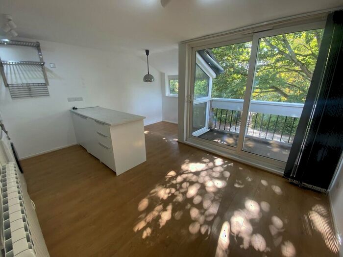 1 Bedroom Flat To Rent In Oliver Court, London Road, Stoneygate, LE2