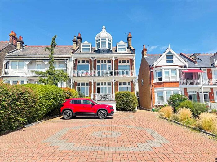 2 Bedroom Apartment For Sale In Cliff Parade, Leigh On Sea, SS9