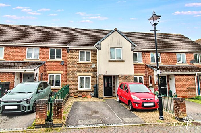 3 Bedroom Terraced House For Sale In The Oaks, Newbury, Berkshire, RG14
