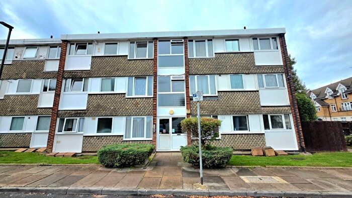 2 Bedroom Flat To Rent In Wendy Close, Enfield, EN1