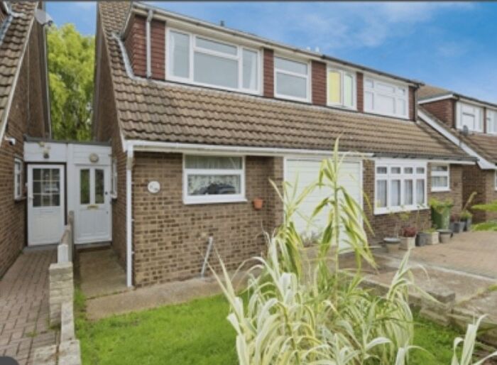3 Bedroom Detached House To Rent In Birch Close, Romford, Essex, RM7