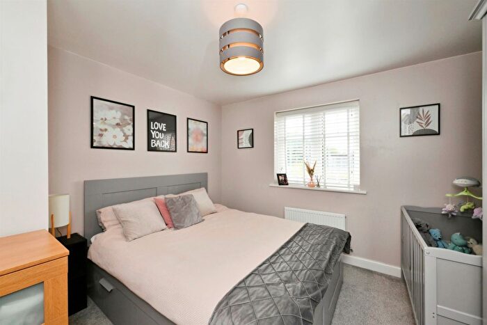 2 Bedroom Flat For Sale In Fieldfare Way, Harlow, CM17