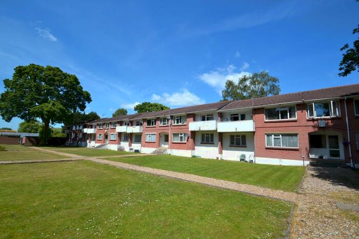 2 Bedroom Flat To Rent In Darbys Corner, BH17