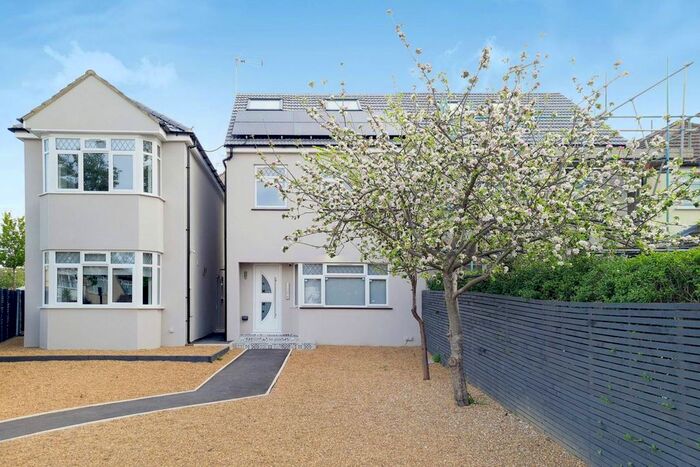 Studio To Rent In Downing Drive, Greenford, UB6