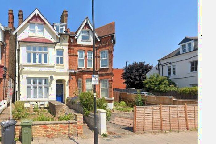 Studio To Rent In Gleneldon Road, London, SW16