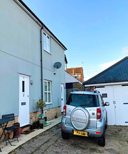 2 Bedroom Flat To Rent In Rowhedge, CO5