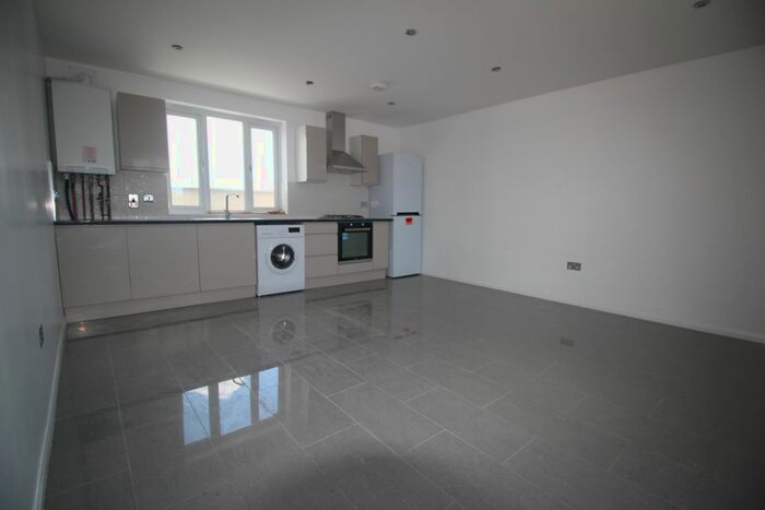 3 Bedroom Flat To Rent In Gordon Road, London, SE15