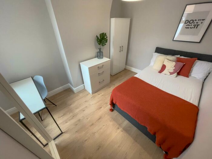 5 Bedroom House To Rent In Adelaide Road, L7