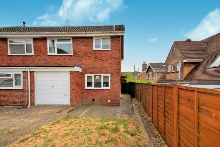 3 Bedroom Semi-Detached House To Rent In Alfred Street, East Cowes, PO32