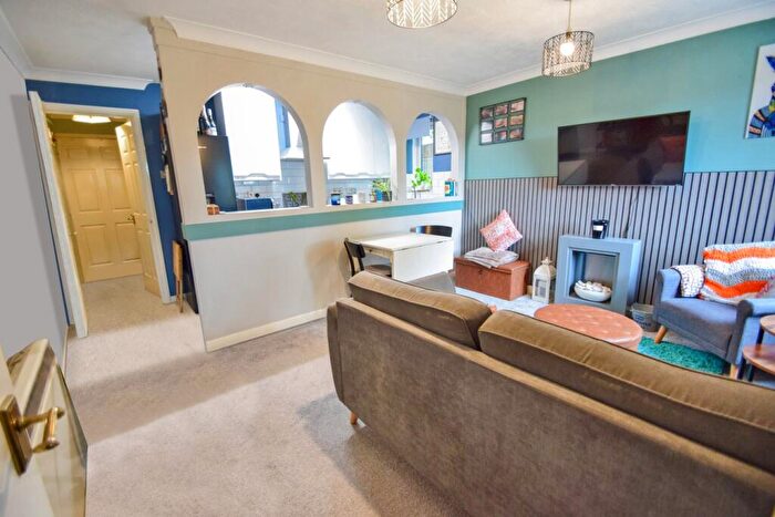 1 Bedroom Maisonette For Sale In Warnett Court, Willowside, Snodland, ME6