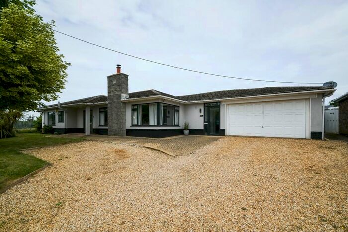 4 Bedroom Detached Bungalow For Sale In Common Lane, North Runcton, PE33