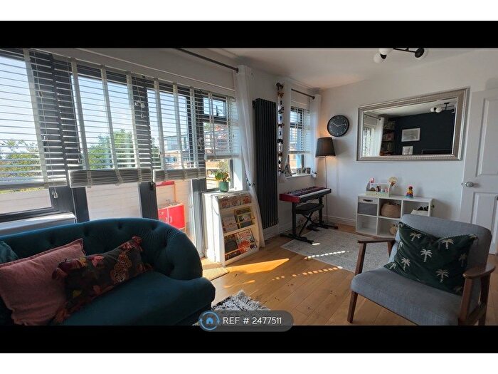 2 Bedroom Flat To Rent In Victoria Court, London, W3