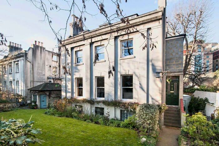 4 Bedroom Property To Rent In Fulham Road, London, SW6