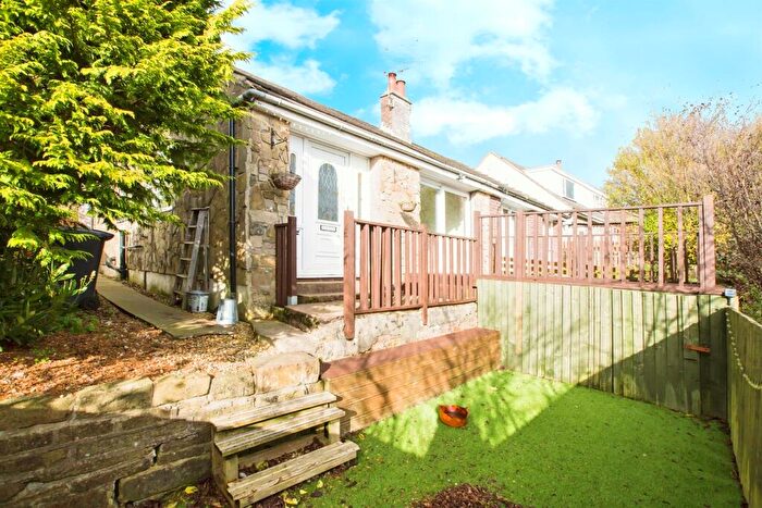 2 Bedroom Semi-Detached Bungalow For Sale In Longhouse Drive, Denholme, Bradford, BD13