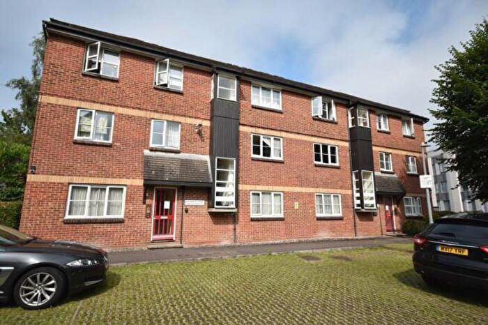 1 Bedroom Flat To Rent In Gleneagles Court, Muirfield Close, RG1