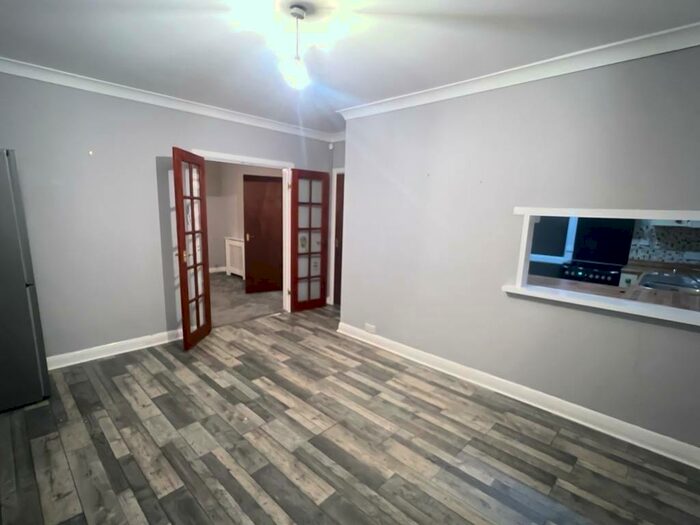 3 Bedroom Semi-Detached House To Rent In Manor Road, GU2