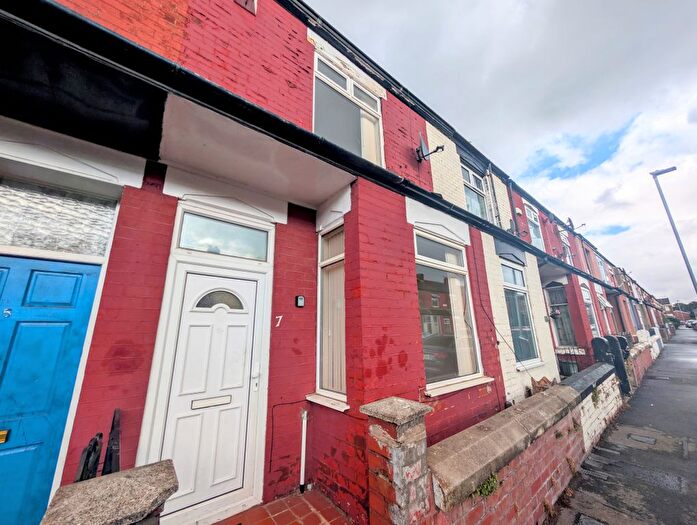 2 Bedroom Flat To Rent In Kenyon Street, Manchester, M18
