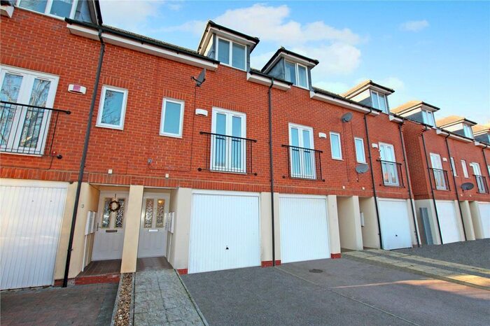 3 Bedroom Terraced House To Rent In Wilson Road, Rushden, Northants NN10