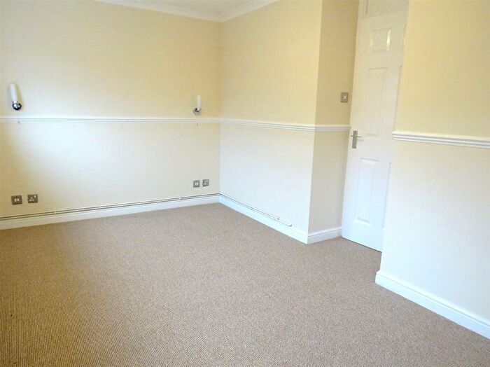 1 Bedroom Flat To Rent In Britannia Drive, Stretton, Burton-On-Trent, DE13