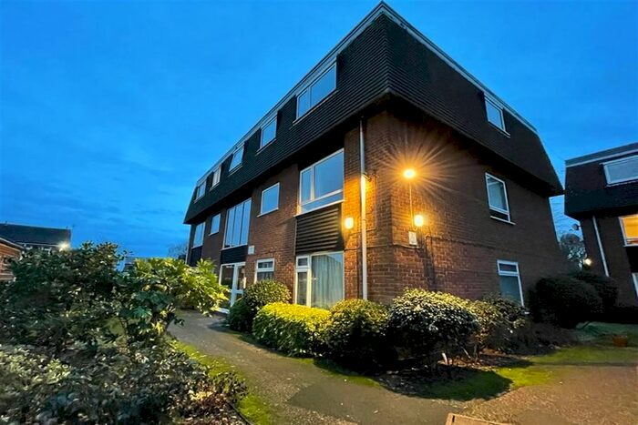 1 Bedroom Flat To Rent In Linden Court, Beeston, Nottingham, NG9