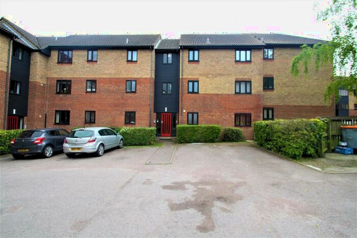 1 Bedroom Flat To Rent In Copperfields, Basildon, SS15