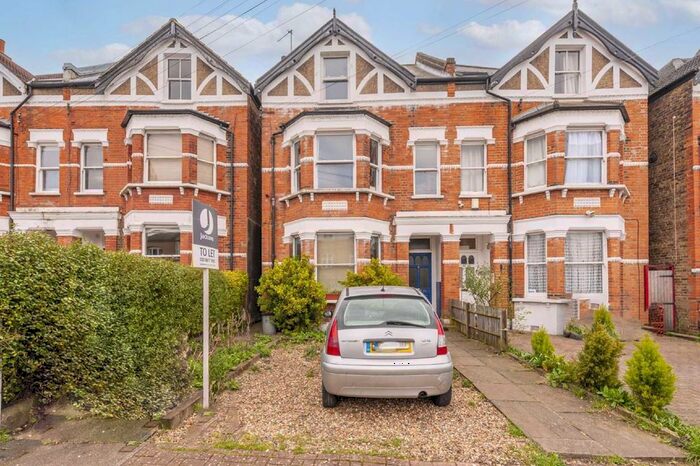 3 Bedroom Flat To Rent In Babington Road, London, SW16