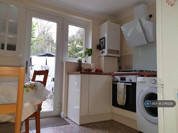 2 Bedroom Flat To Rent In Balder Rise, London, SE12