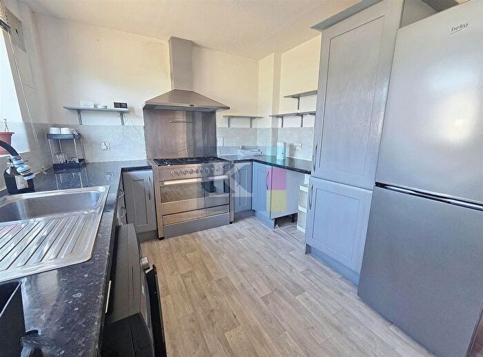 3 Bedroom Semi-Detached House To Rent In Peartree Avenue, West Drayton, UB7