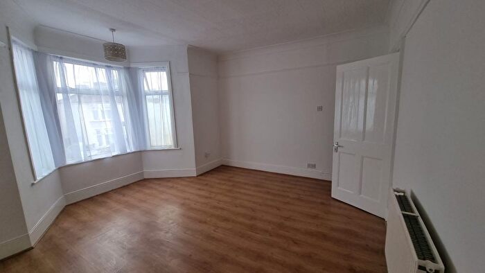 3 Bedroom Terraced House To Rent In St. Albans Road, Ilford, IG3
