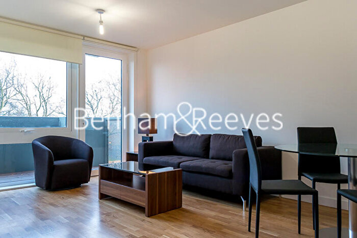 2 Bedroom Apartment To Rent In Killick Way, Stepney Green, E1