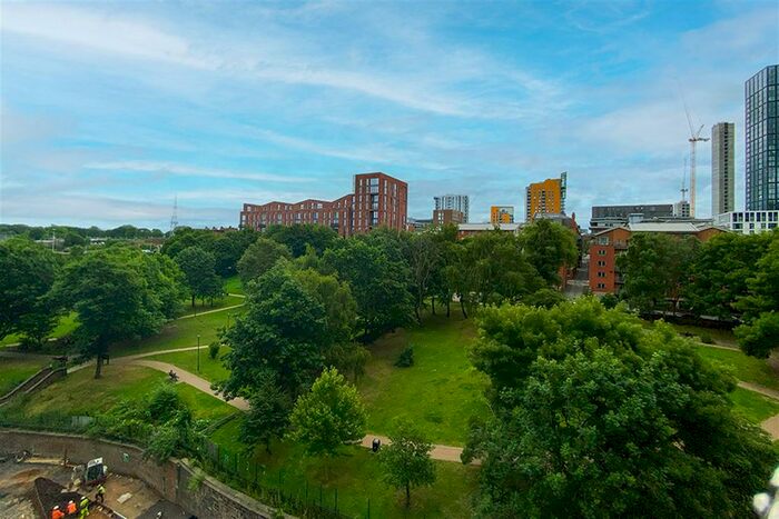 2 Bedroom Flat To Rent In The Gate, Meadowside, M4