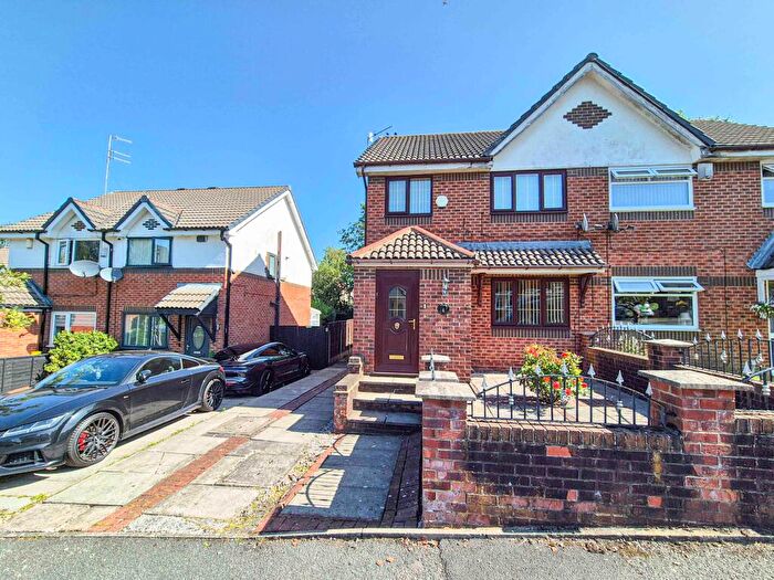 3 Bedroom Semi-Detached House For Sale In Magpie Lane, Holts, Oldham, OL4