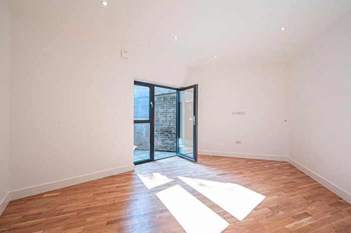 2 Bedroom Apartment To Rent In Flat, Citrine House, NW5