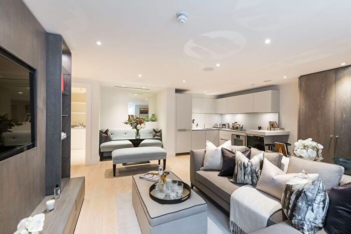 2 Bedroom Flat To Rent In Pont Street, Knightsbridge, London, SW1X