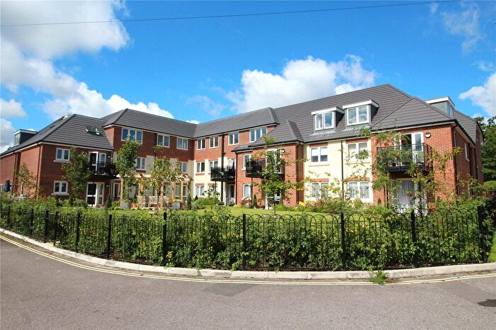 2 Bedroom Flat For Sale In Crookham Road, Fleet, Hampshire, GU51