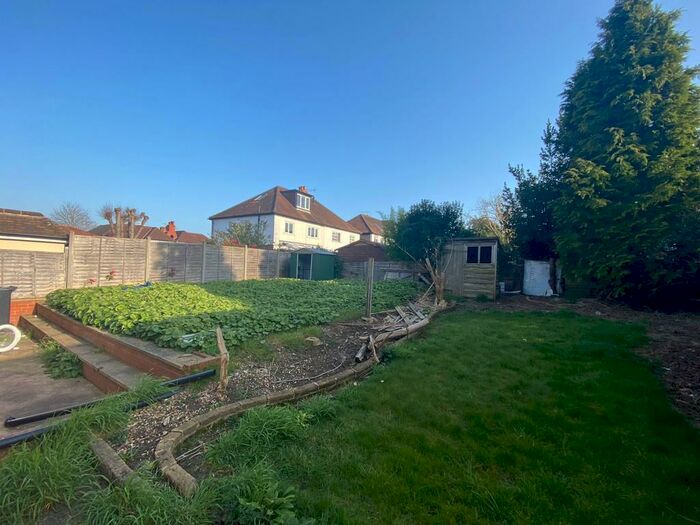 4 Bedroom Maisonette To Rent In Madrid Road, GU2