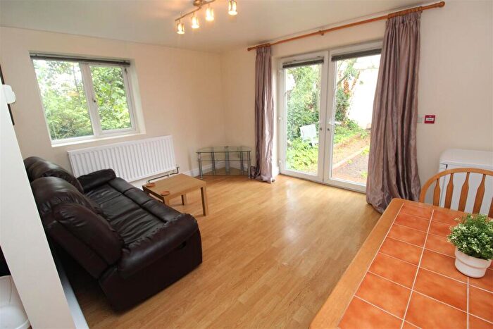 2 Bedroom Flat To Rent In Richmond Road, Roath, Cardiff, CF24