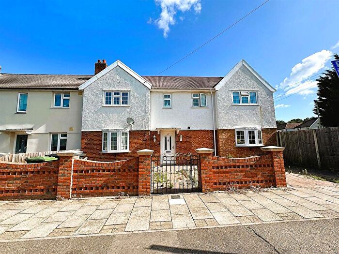 3 Bedroom End Of Terrace House For Sale In Holmcroft Way, Bromley, BR2