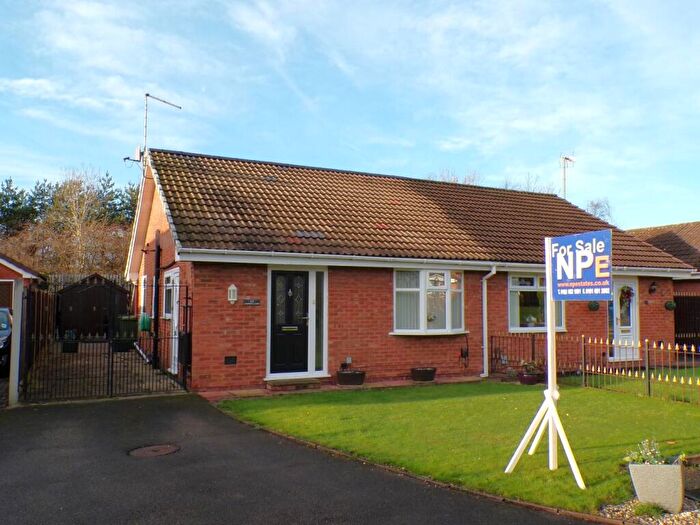 2 Bedroom Semi-Detached Bungalow For Sale In Cherwell Close, Hollinwood, Oldham, OL8