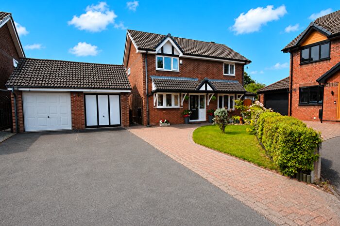 3 Bedroom Detached House For Sale In Robins Close, Littlemoss, M43