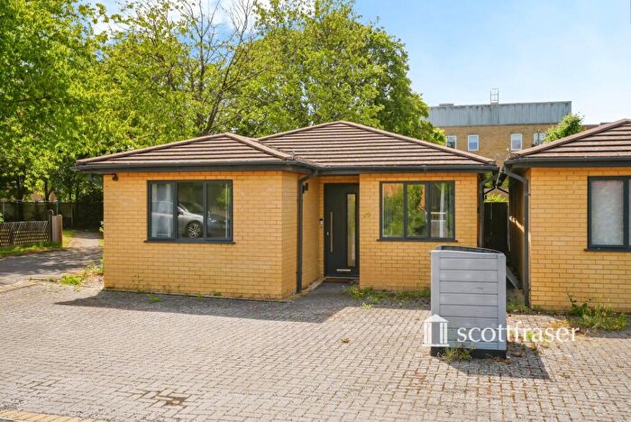 3 Bedroom Detached House To Rent In Pickett Avenue, Headington, Oxford, OX3