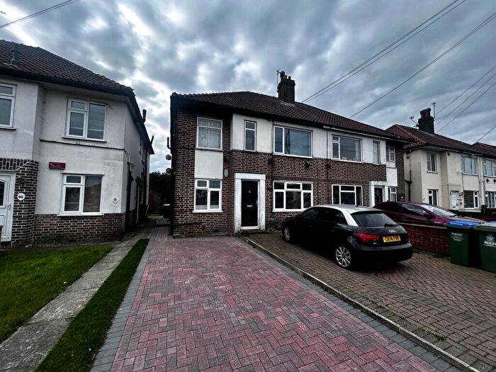 3 Bedroom Flat To Rent In Woodside Lane, Bexley, DA5