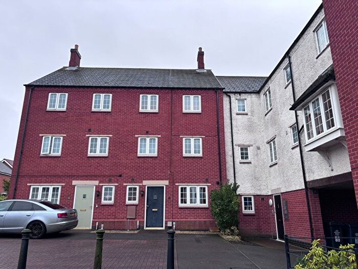4 Bedroom Town House For Sale In Salford Way, Church Gresley, Swadlincote, Derbyshire, DE11