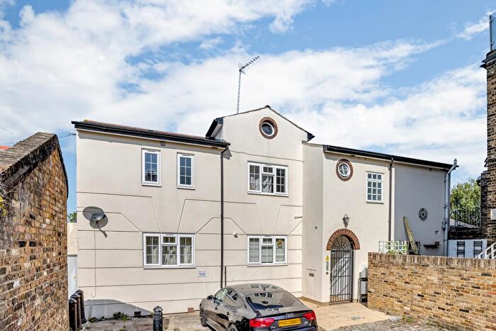 2 Bedroom House To Rent In Pembrook Mews Cologne Road, Wandsworth, SW11