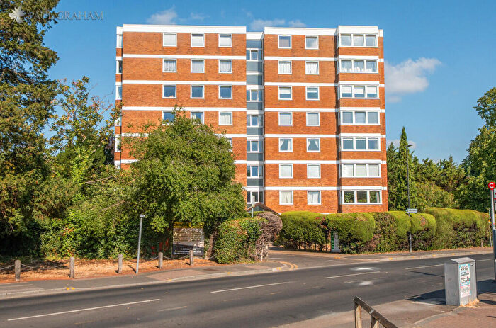 2 Bedroom Flat For Sale In North Street, Carshalton, SM5