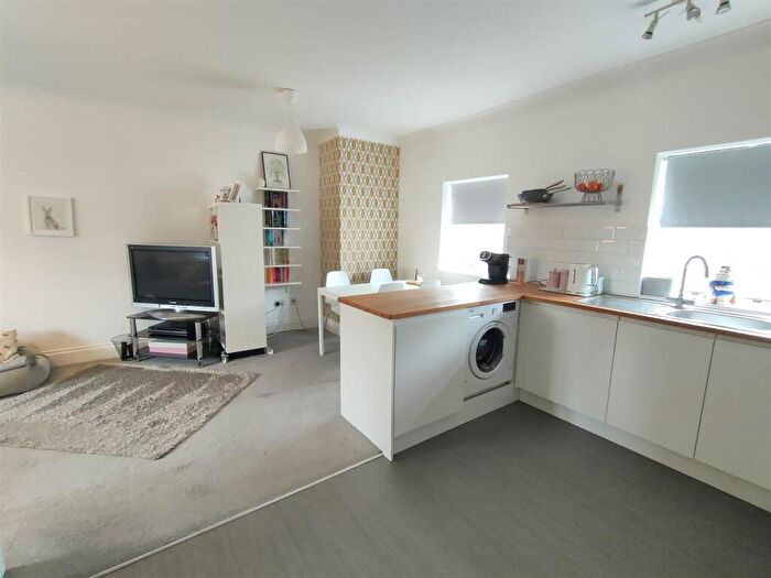2 Bedroom Apartment For Sale In West Allington, Bridport, DT6
