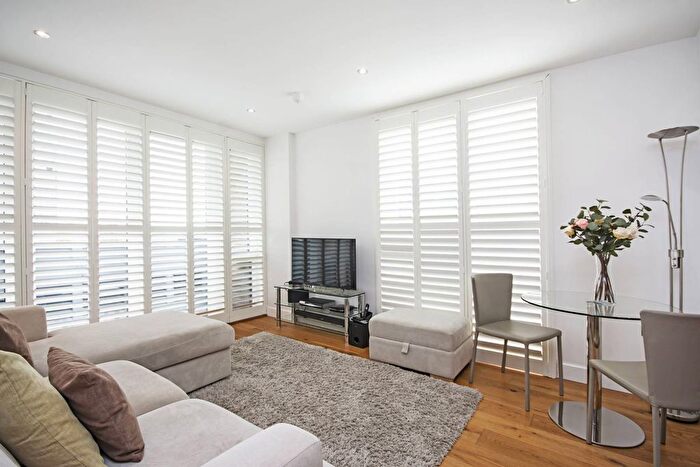 2 Bedroom Flat To Rent In Lovelace Street, Haggerston, London, E8