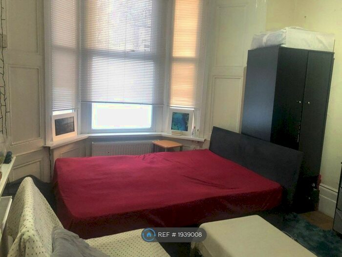 Studio To Rent In Holmdale Terrace, London, N15