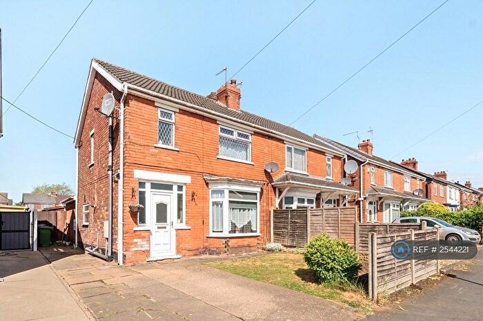 4 Bedroom Semi-Detached House To Rent In Buckingham Avenue, Scunthorpe, DN15