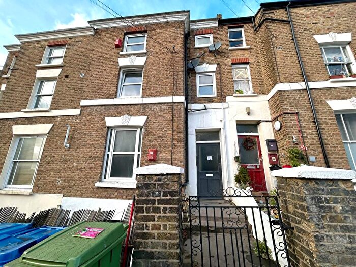 1 Bedroom Flat To Rent In Rye Hill Park, Peckham, SE15